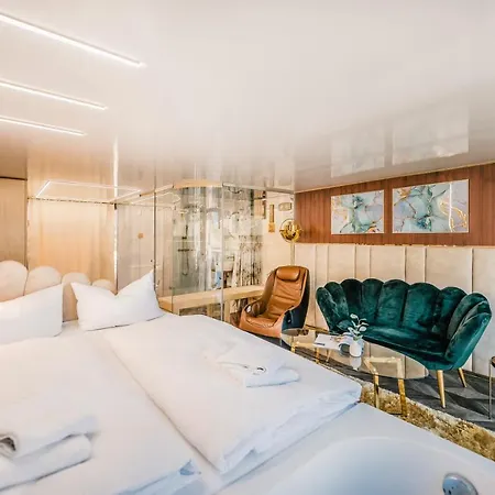 Marina Martinshafen 호텔